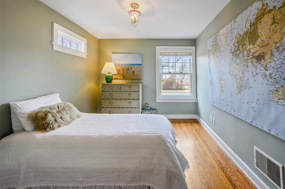 11 Larchmont Avenue Photo 23