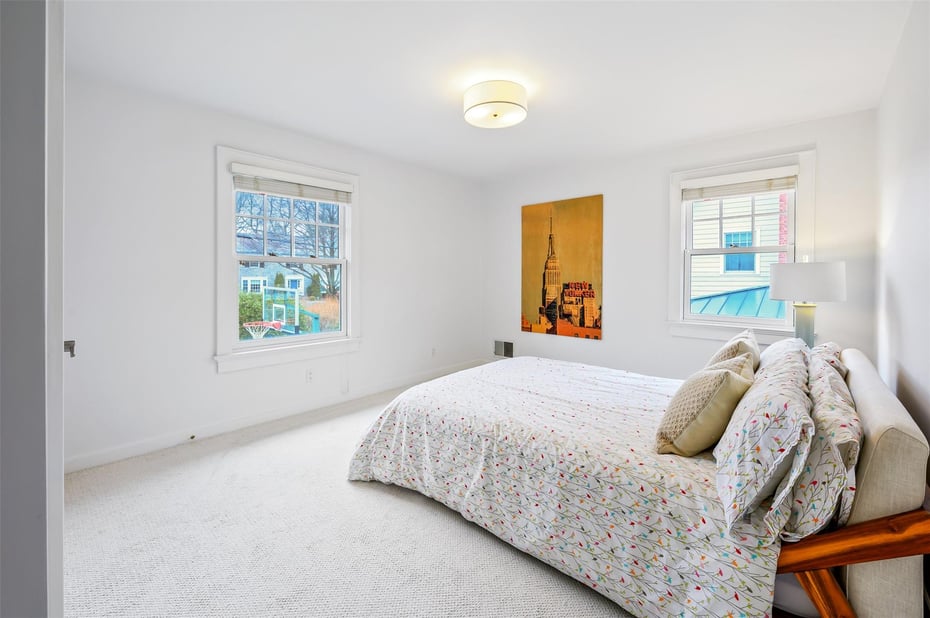 11 Larchmont Avenue Photo 22