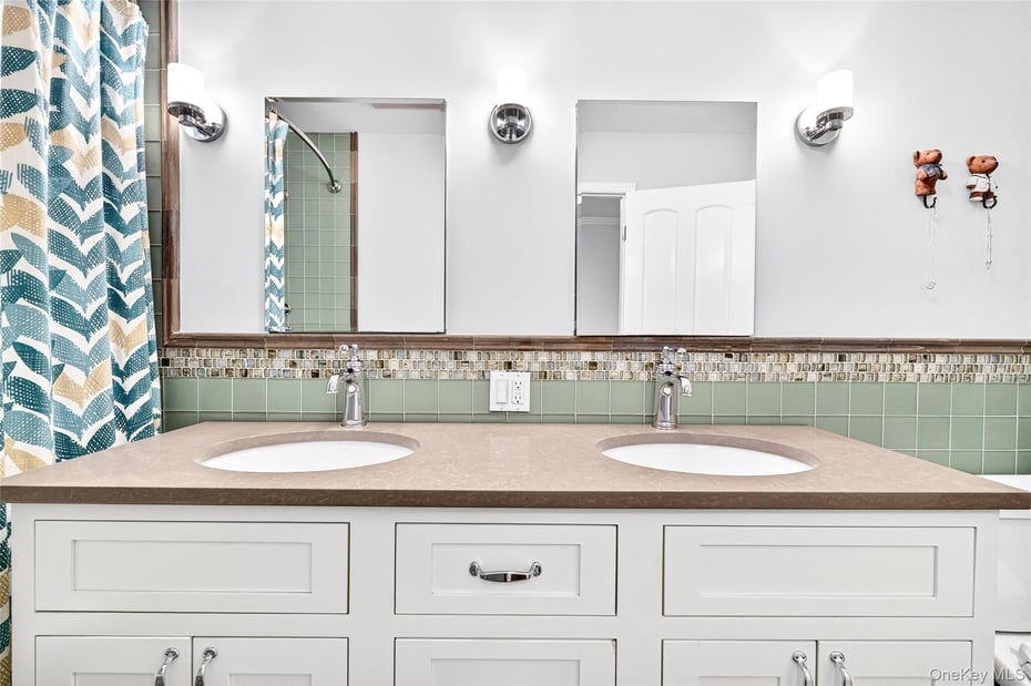 18 Reynolds Lane Photo 36