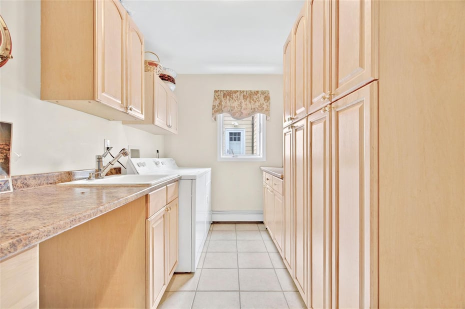 249 Park Avenue Photo 25