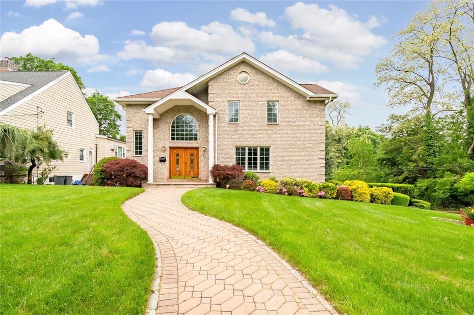 249 Park Avenue Photo 2