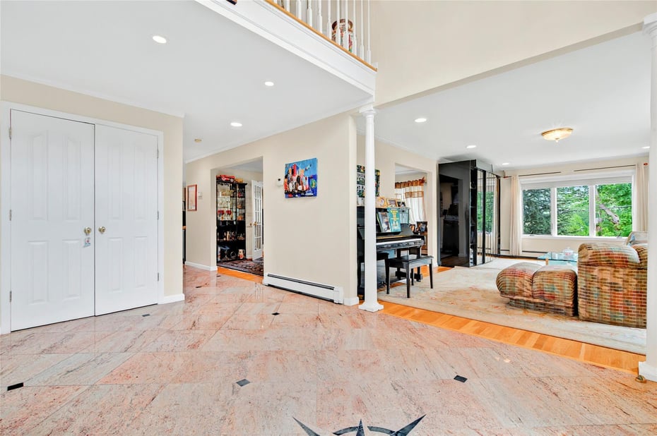 249 Park Avenue Photo 6
