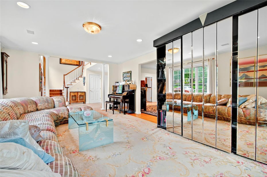 249 Park Avenue Photo 9