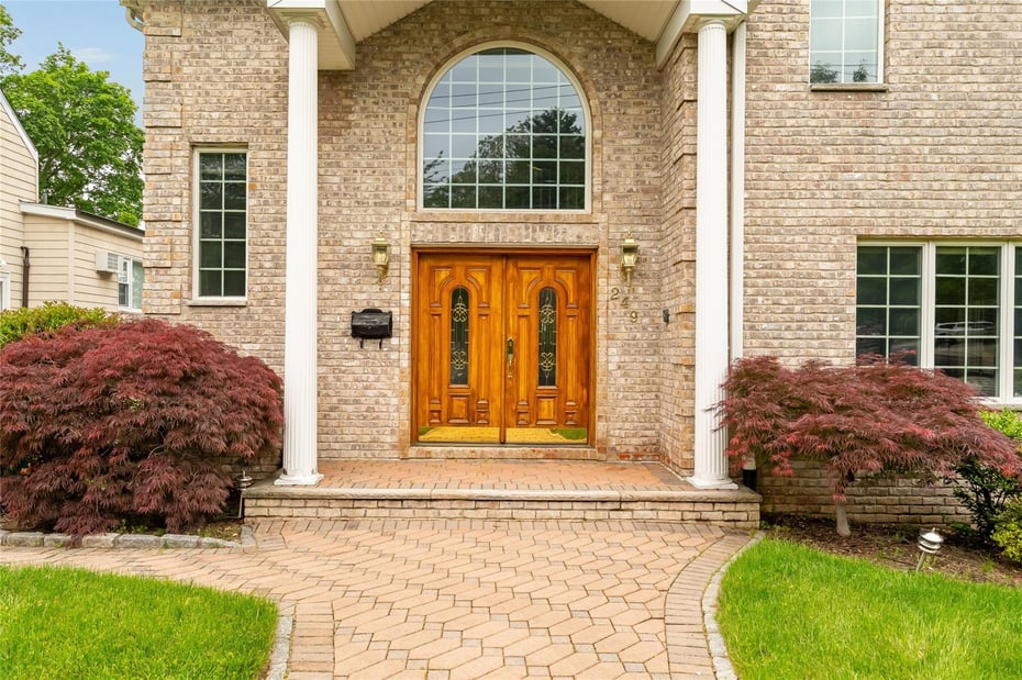 249 Park Avenue Photo 3