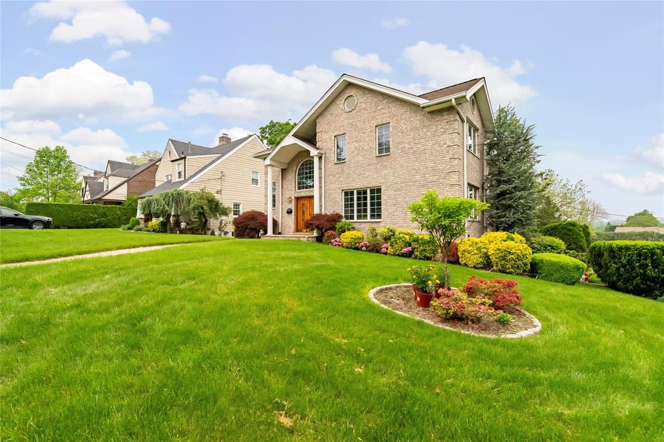 249 Park Avenue Photo 1