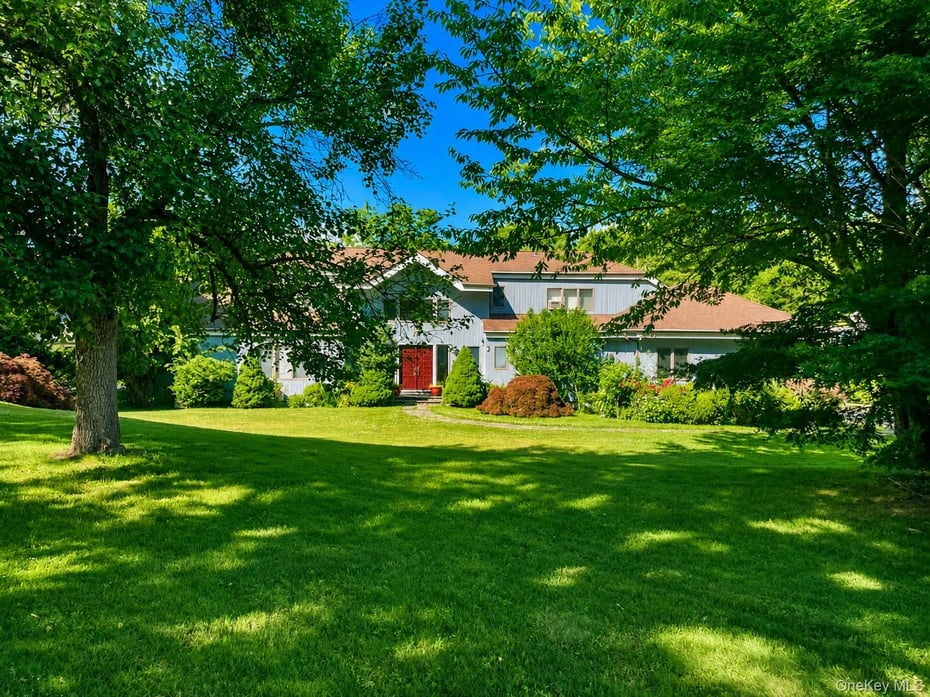 2 Meadowwood Lane Photo 1