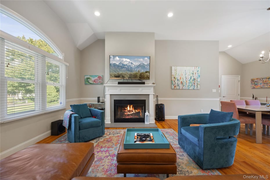 380 Homestead Way Photo 7