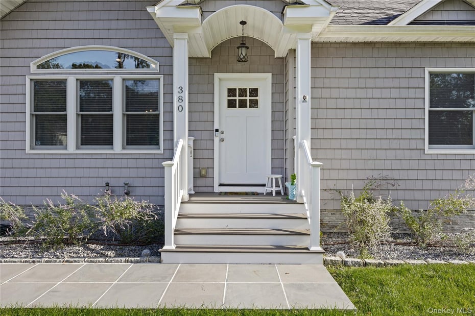 380 Homestead Way Photo 2