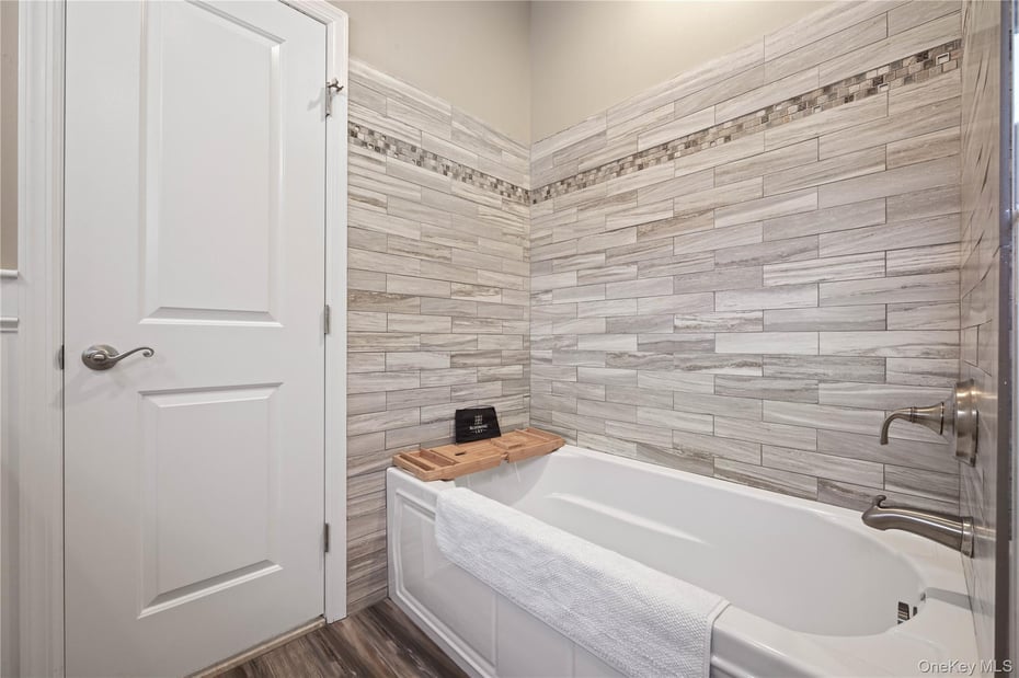 380 Homestead Way Photo 23