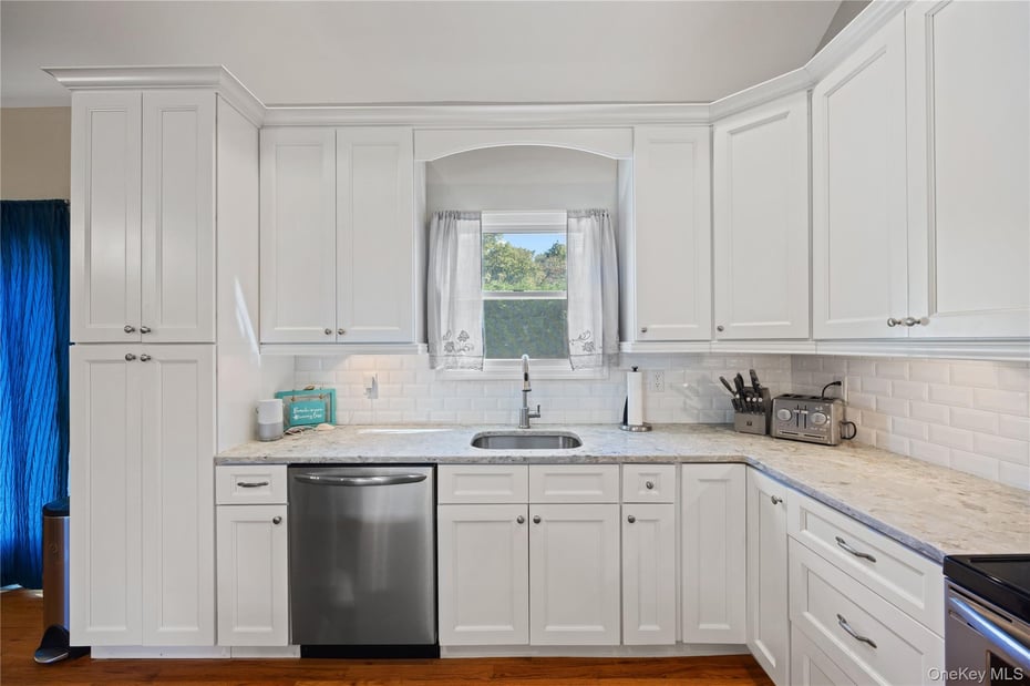 380 Homestead Way Photo 12