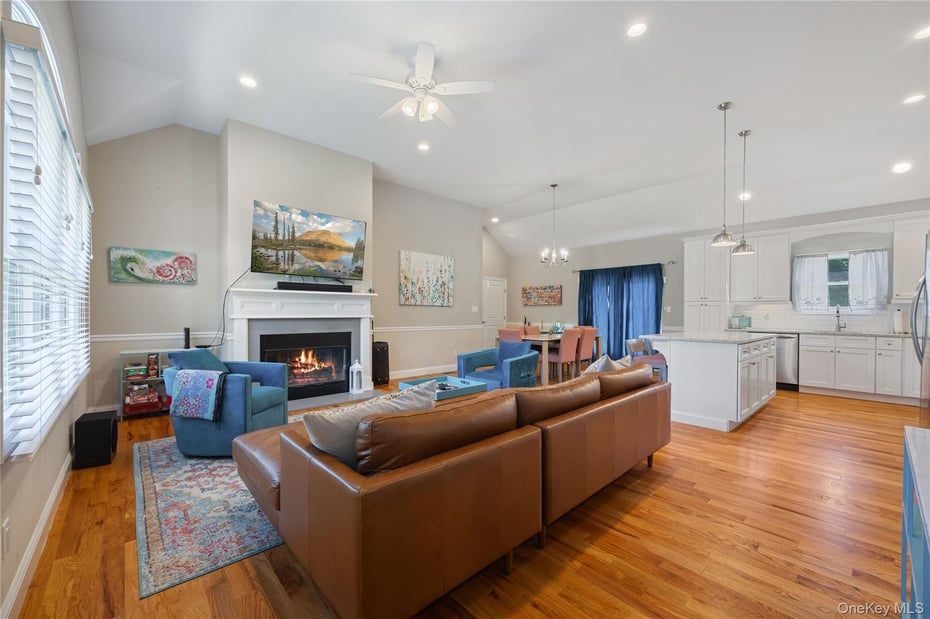 380 Homestead Way Photo 8