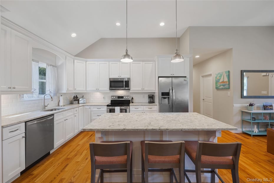 380 Homestead Way Photo 11