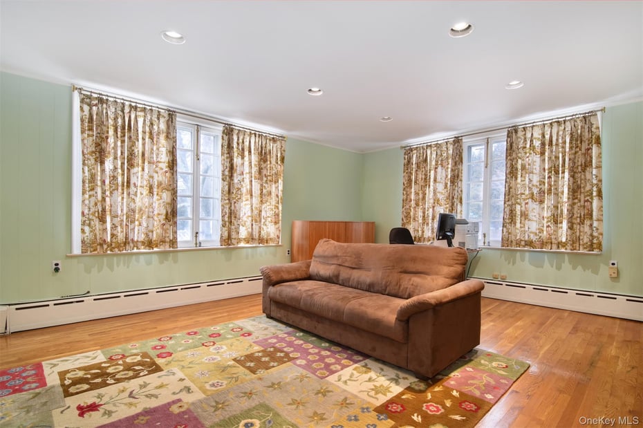 4610 Boston Post Road Photo 19