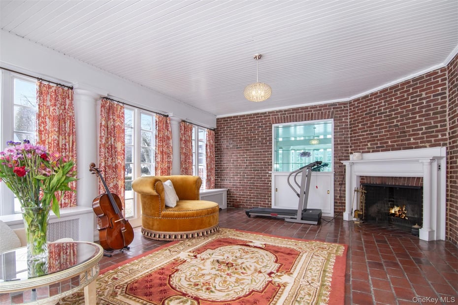 4610 Boston Post Road Photo 10