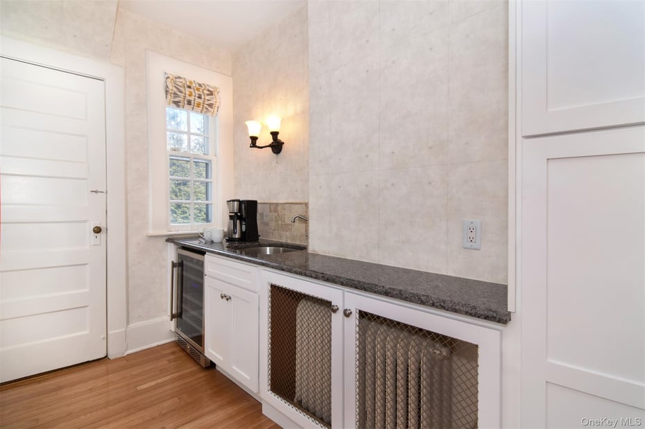 4610 Boston Post Road Photo 16