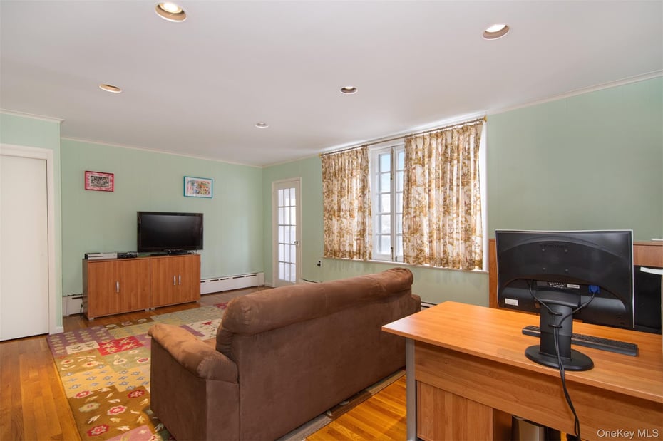 4610 Boston Post Road Photo 18