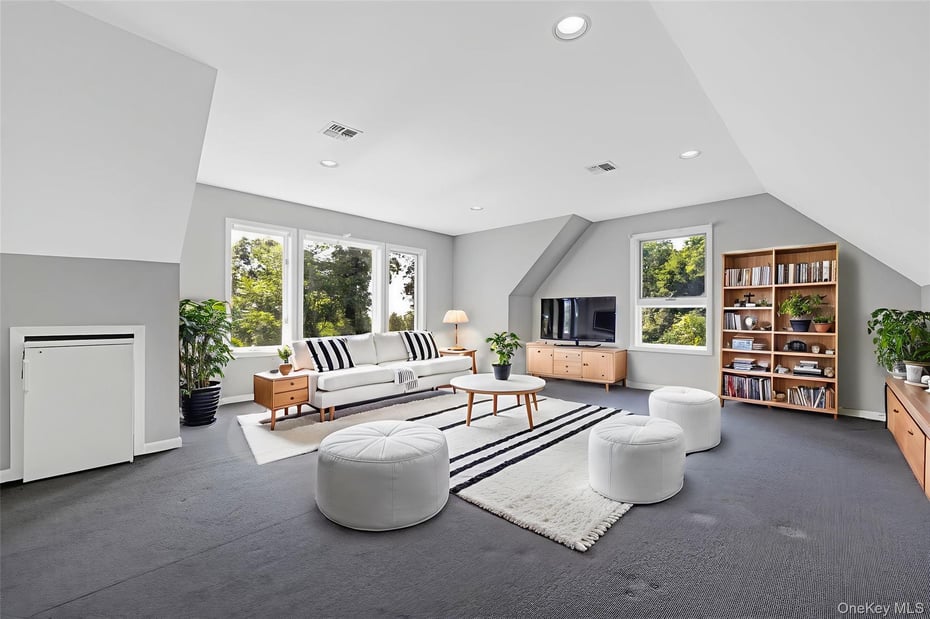 699 Route 9W S Photo 11