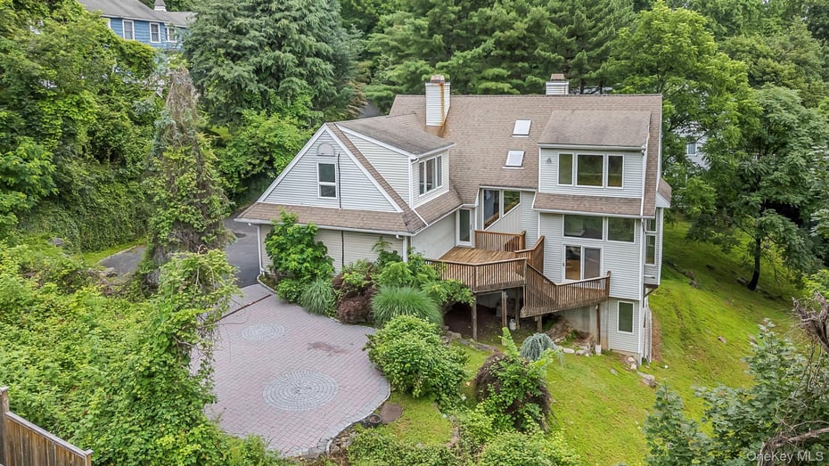 699 Route 9W S Photo 2