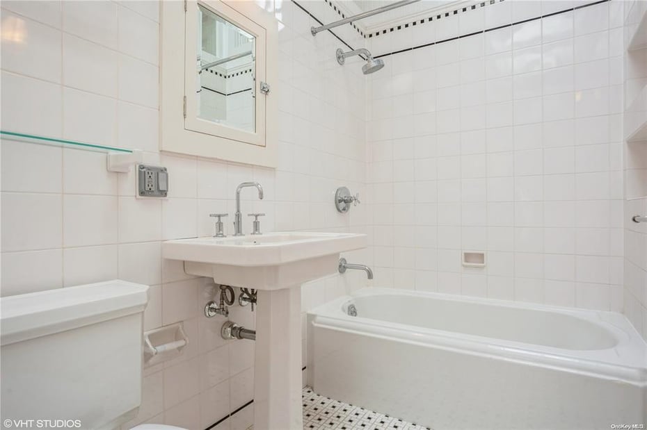 516 Main Street  #CARRIAGE HOUSE Photo 14