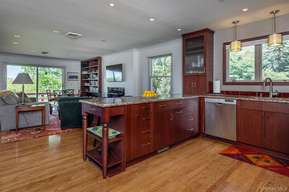 523 Breezy Hill Road Photo 5