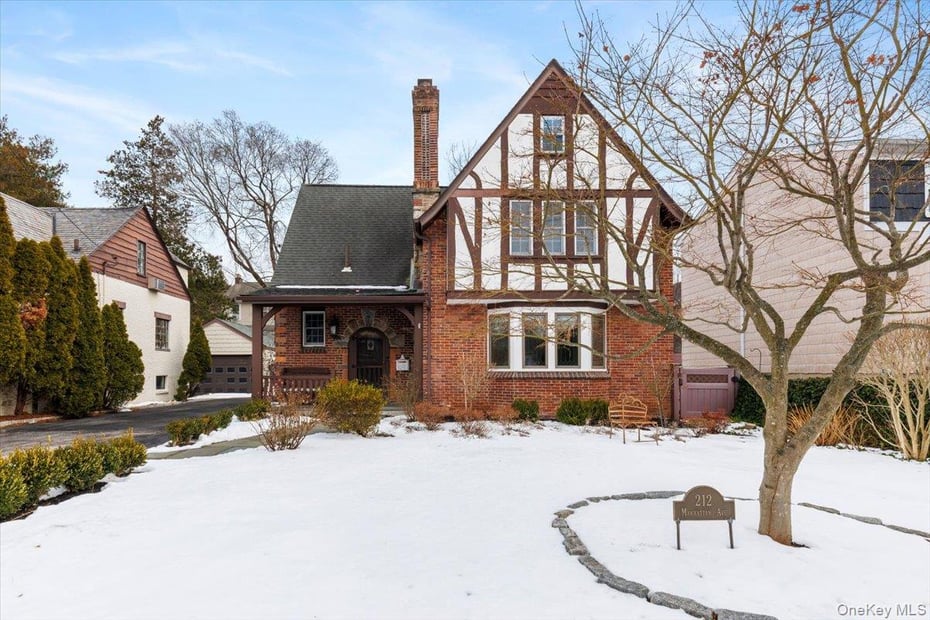 212 Manhattan Avenue Photo 2