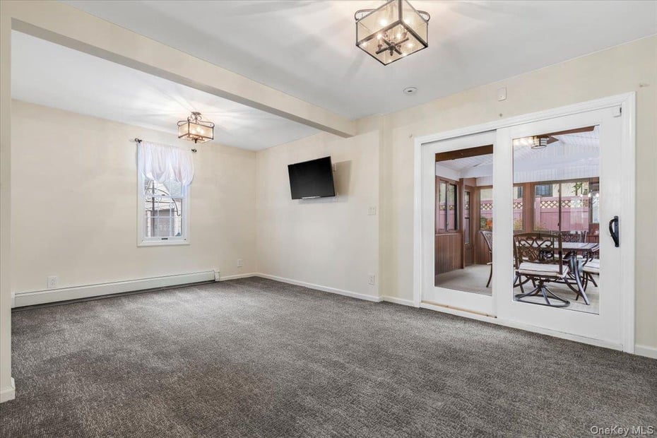 212 Manhattan Avenue Photo 11