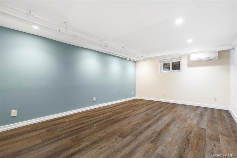 212 Manhattan Avenue Photo 24