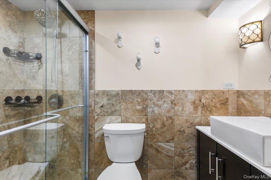 212 Manhattan Avenue Photo 27