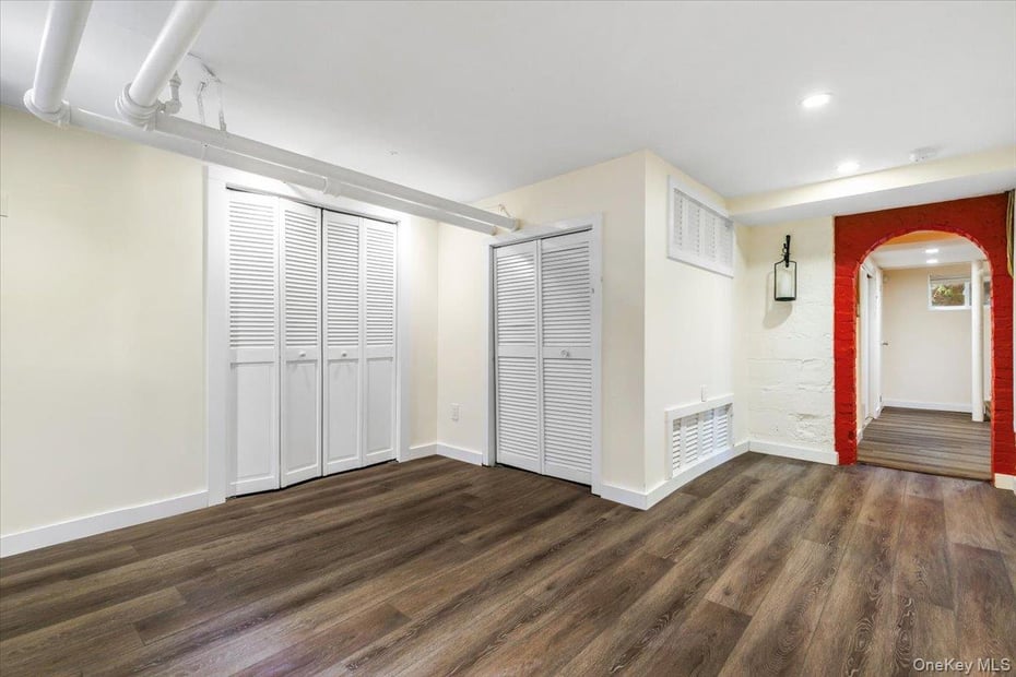 212 Manhattan Avenue Photo 23