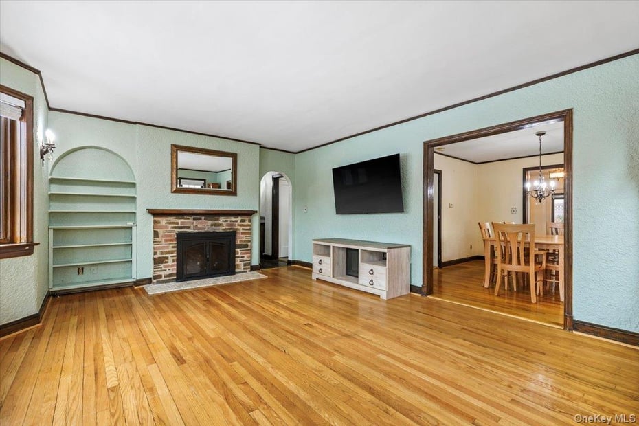 212 Manhattan Avenue Photo 8