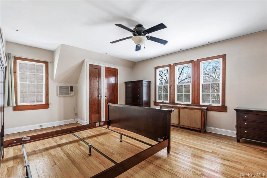 212 Manhattan Avenue Photo 20