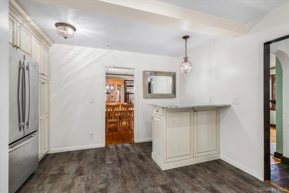 212 Manhattan Avenue Photo 17