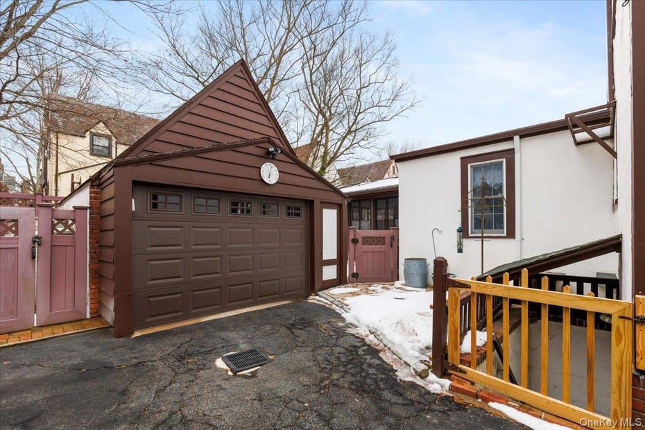 212 Manhattan Avenue Photo 29