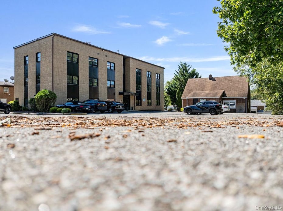 7 Elmwood Drive Photo 1