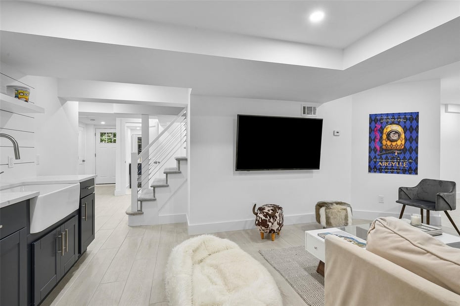 110 Beach Avenue Photo 29