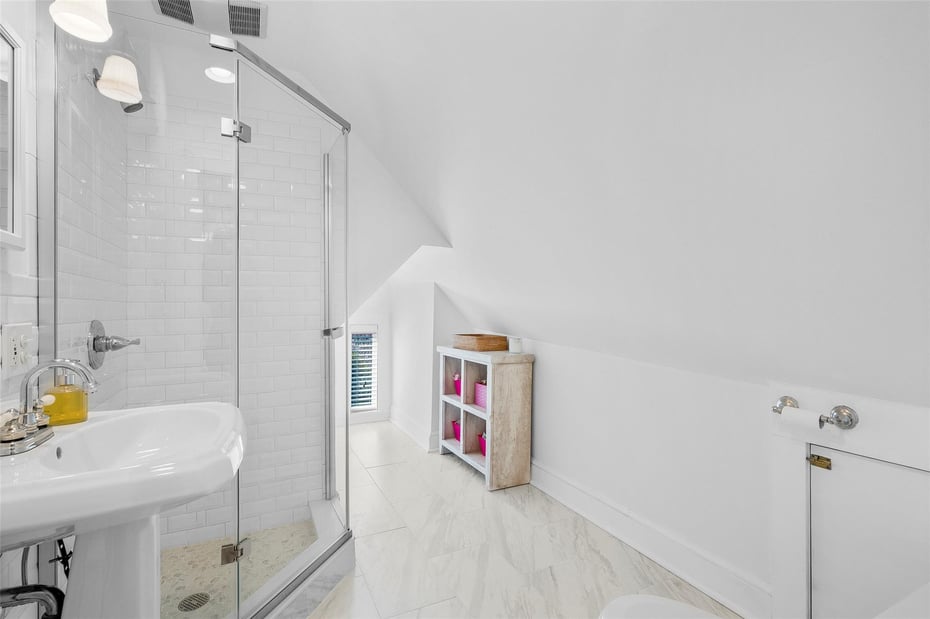 110 Beach Avenue Photo 28