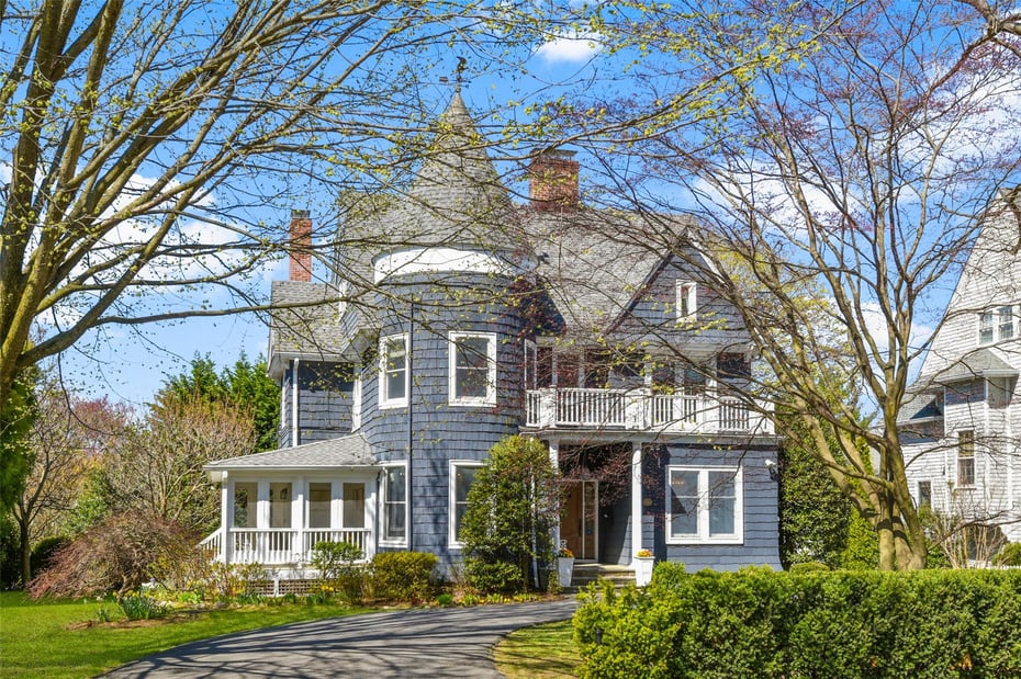 110 Beach Avenue Photo 2