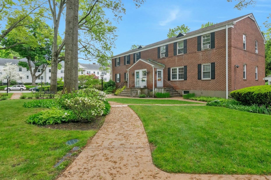 293 Manville Road  #1H Photo 3
