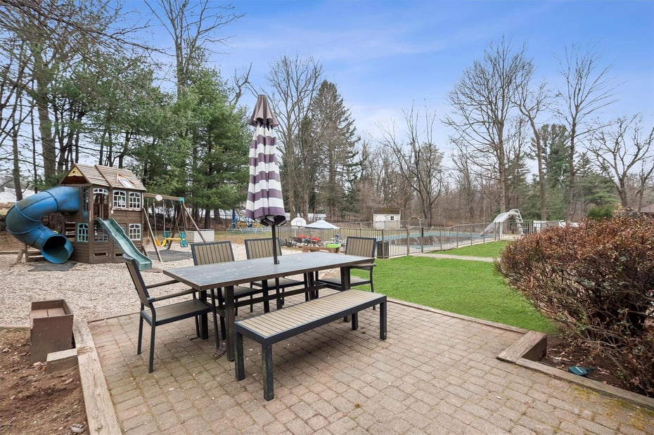 4 Tall Pines Court Photo 35