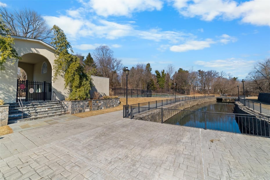 1 Scarsdale Road #513 Photo 24