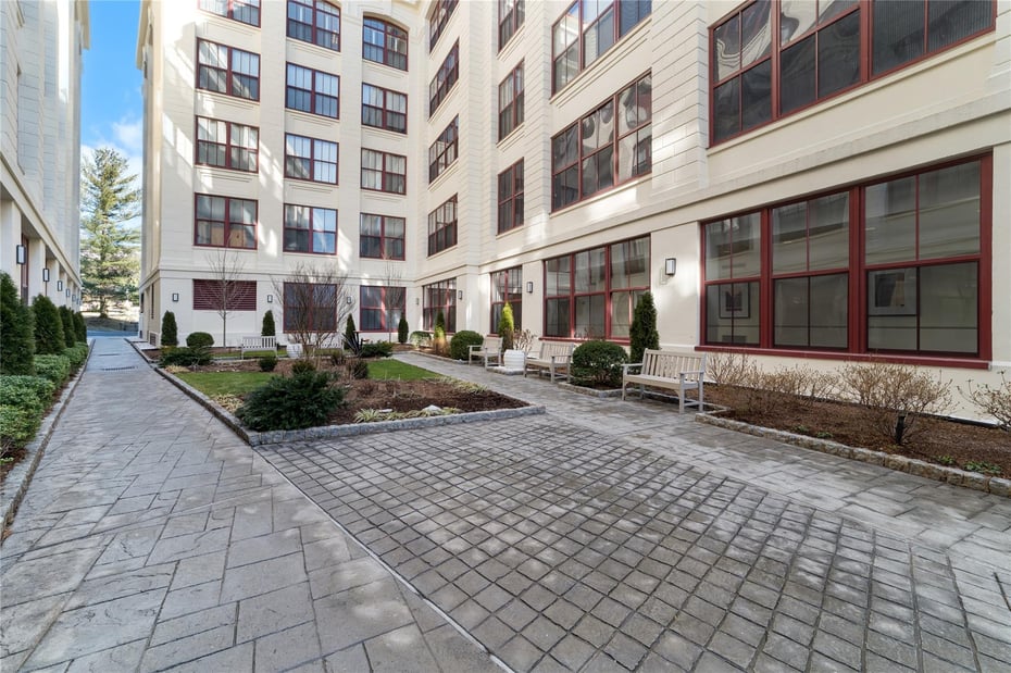 1 Scarsdale Road #513 Photo 4