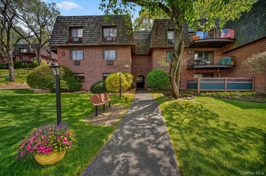 3 Briarcliff Drive S  #9 Photo 1