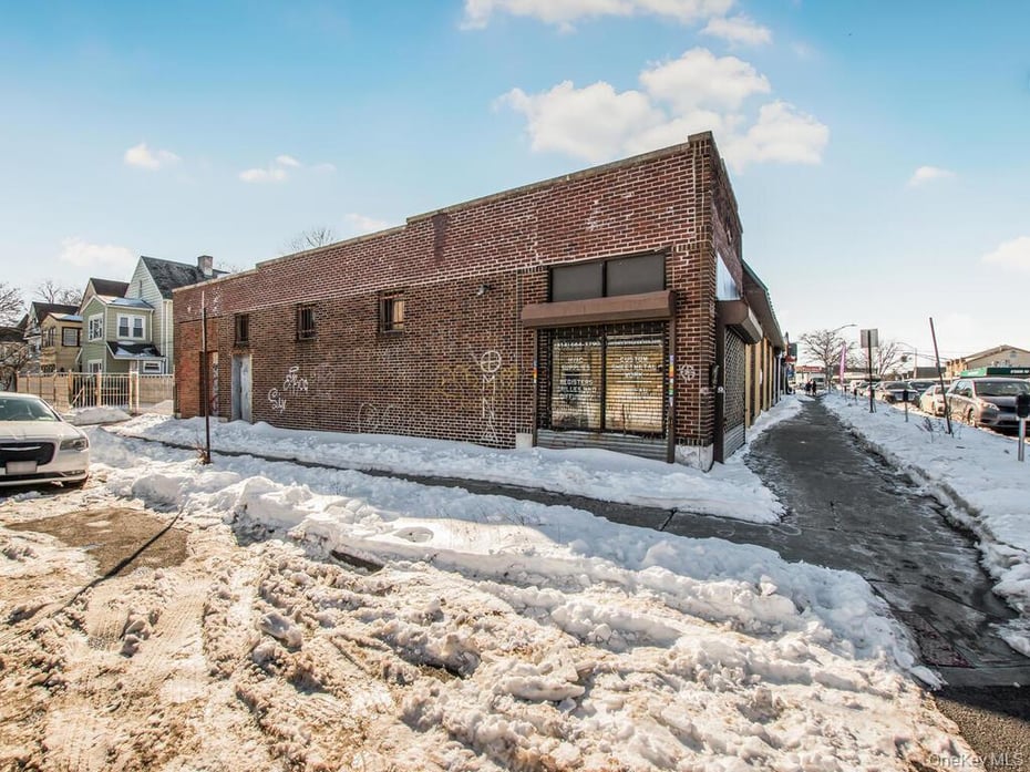 200 W 1st Street Photo 26