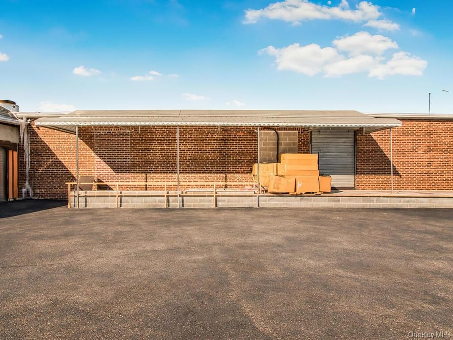 200 W 1st Street Photo 34