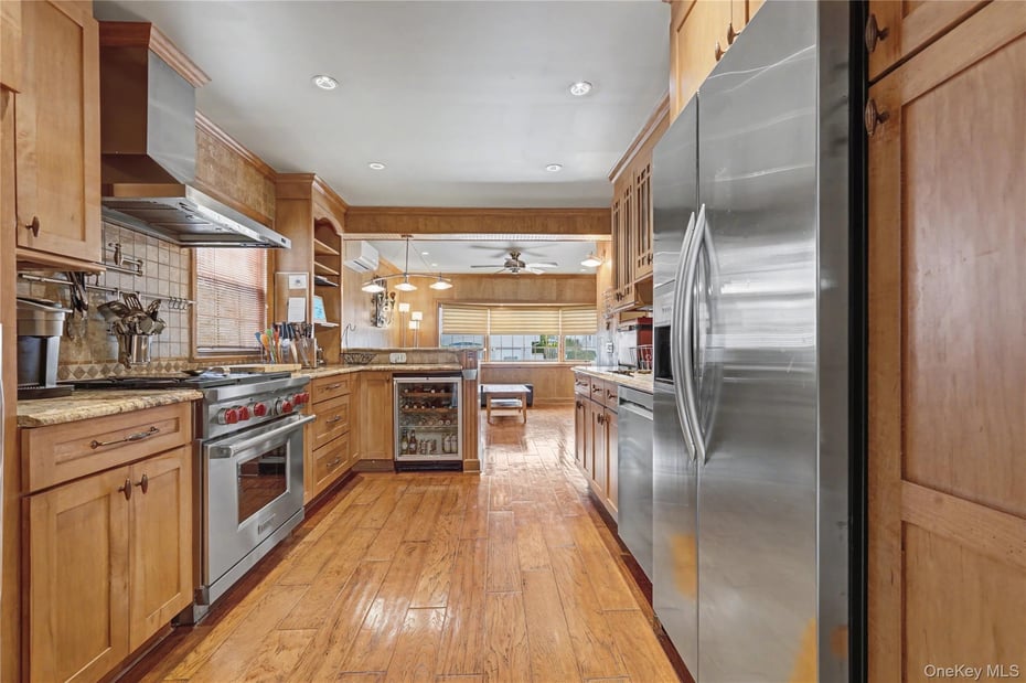 25 Joyce Road Photo 6