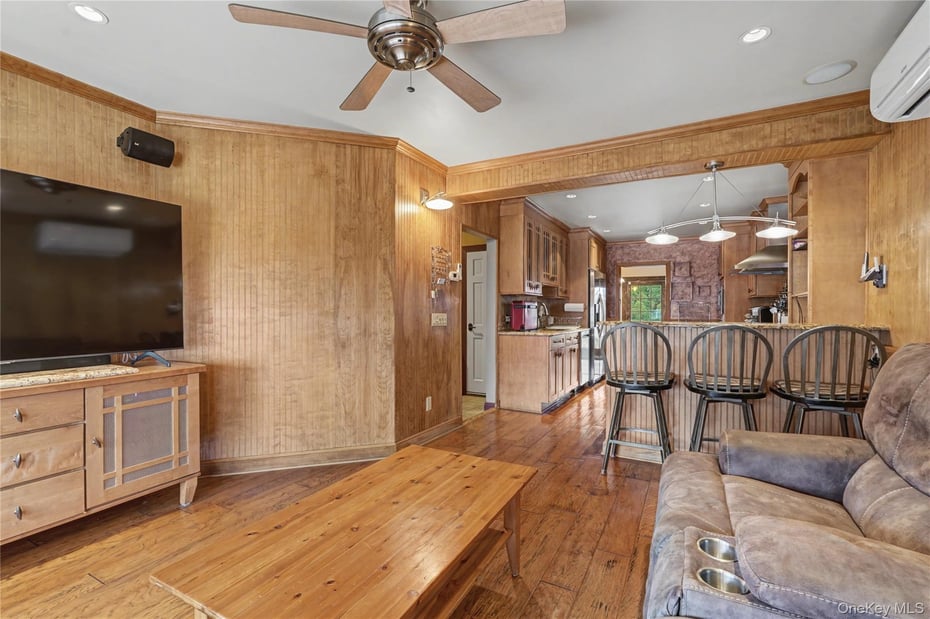 25 Joyce Road Photo 4