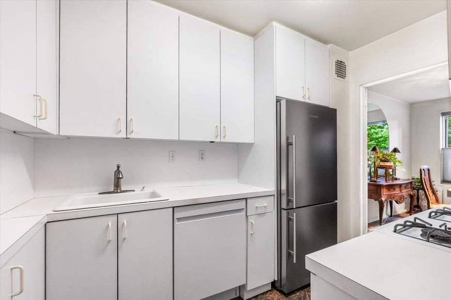 177 E Hartsdale Avenue  #2Y Photo 13