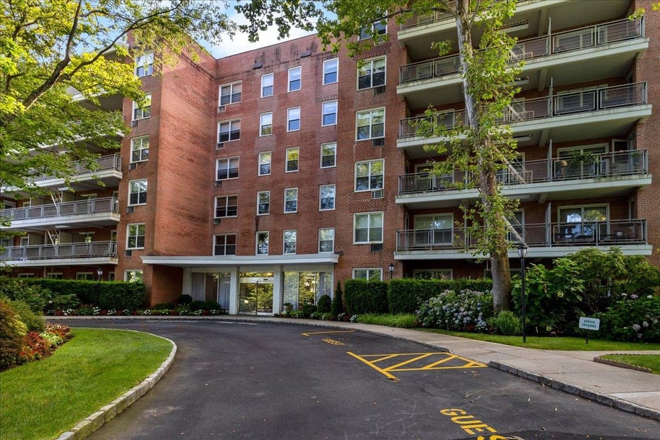 177 E Hartsdale Avenue  #2Y Photo 3