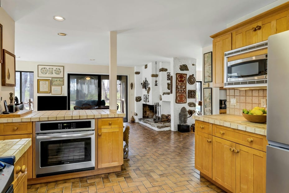 20 Schoolhouse Road Photo 9