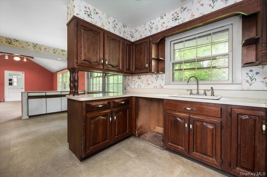 44 Emery Street Photo 10